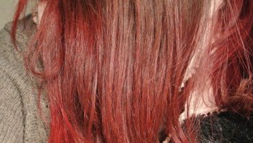 Tie and Dye rouge sur mes cheveux chatain foncé avec Crazy Color
