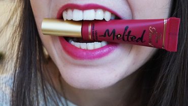 Too faced, Melted Berry – confortable et longue tenue ?
