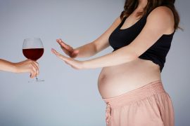 Les dangers de l’alcool pendant la grossesse : tous concernés !