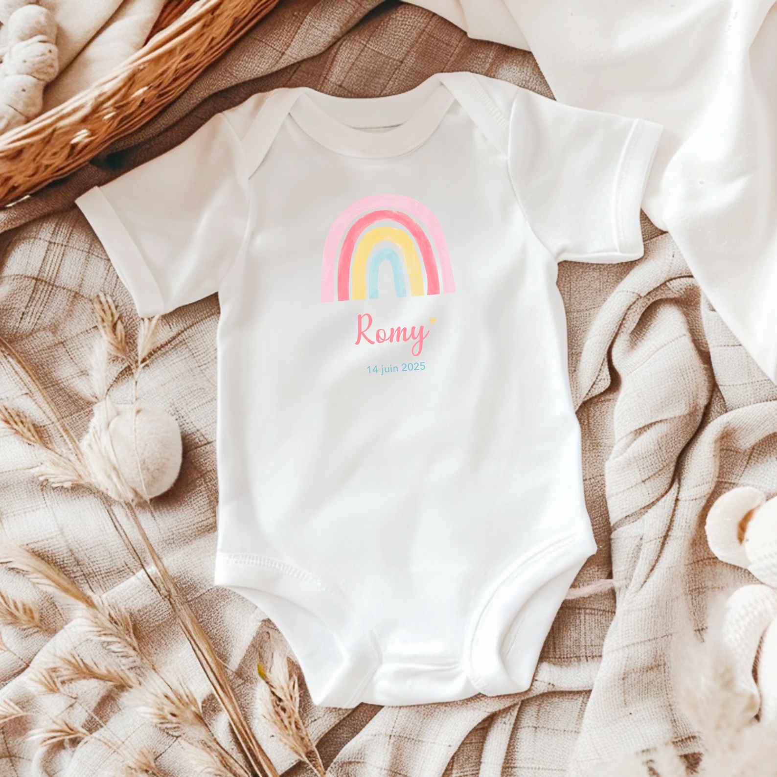 T-shirt enfant ou body personnalisé - arc en ciel prénom - couleur au choix